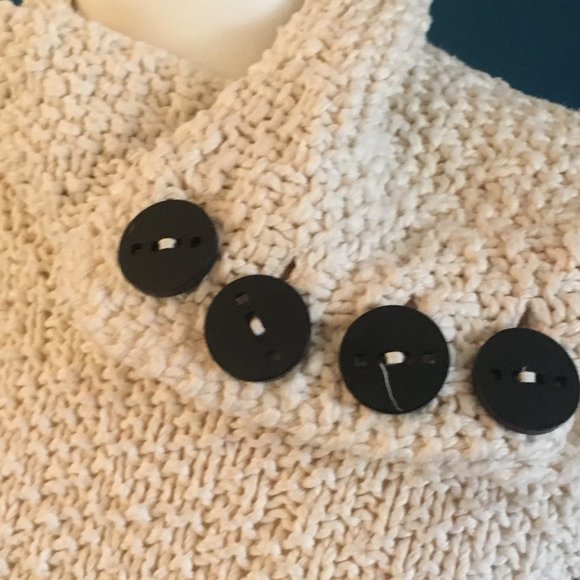 Chunky cream sweater by Willlow - Picture 8 of 9